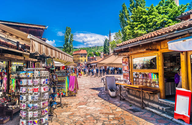 besøg et marked på jeres studietur til Sarajevo