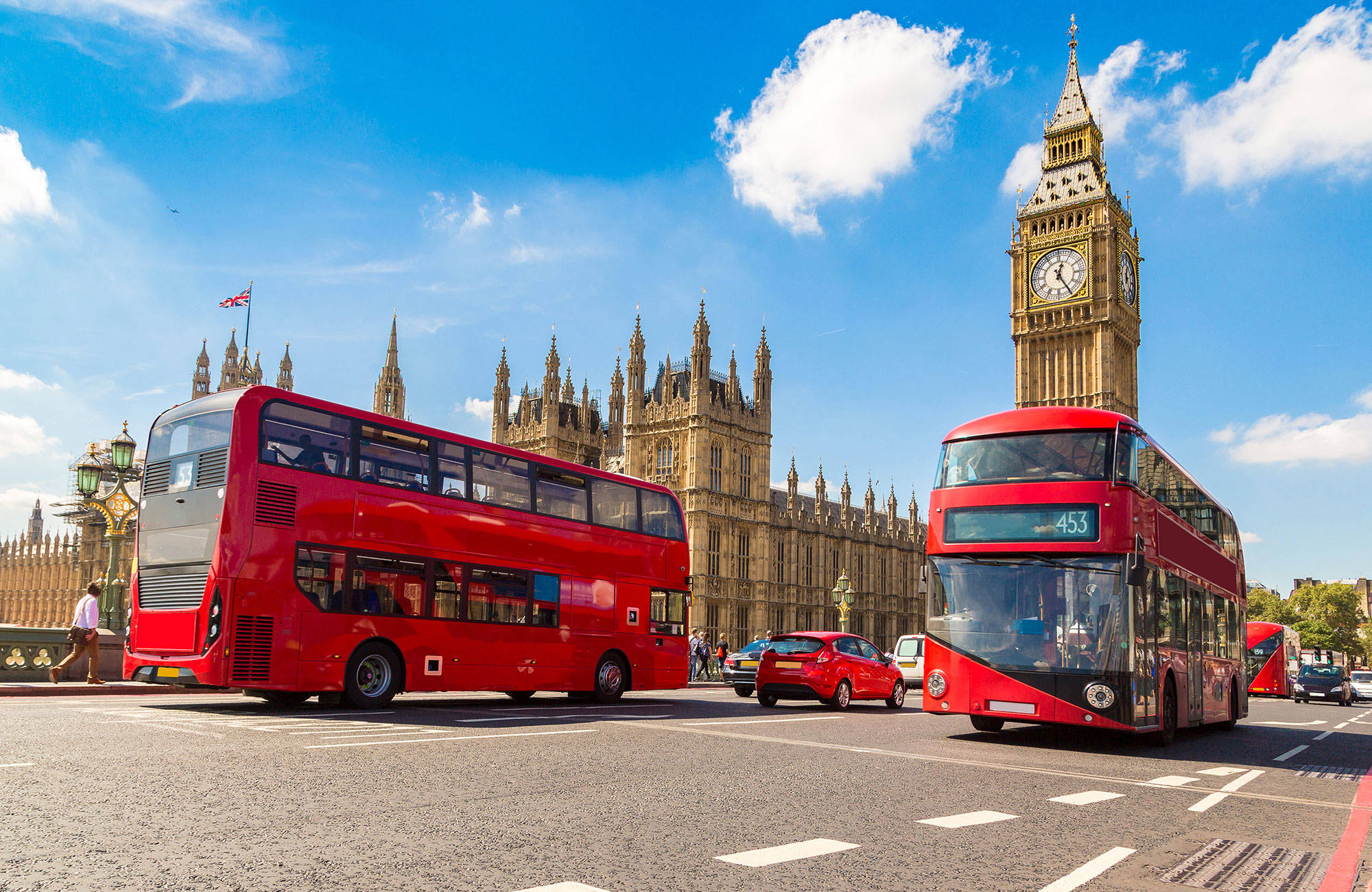 dobbeltdækkerbusser ved big ben på skolerejsen til London