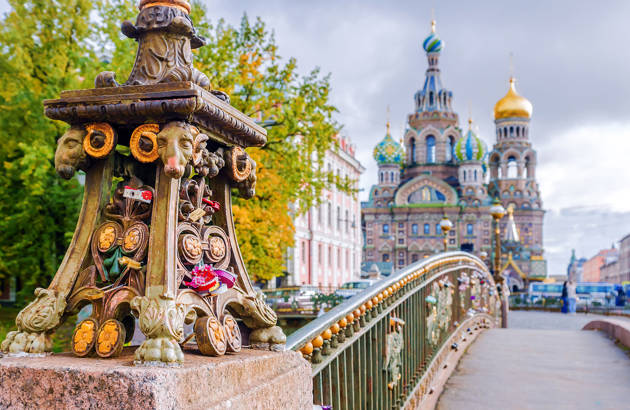 gå på broen på jeres studietur til Skt Petersborg