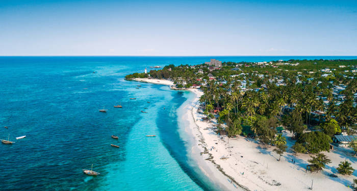 Det blå og tyrkise vand ved det tropiske paradis, Zanzibar
