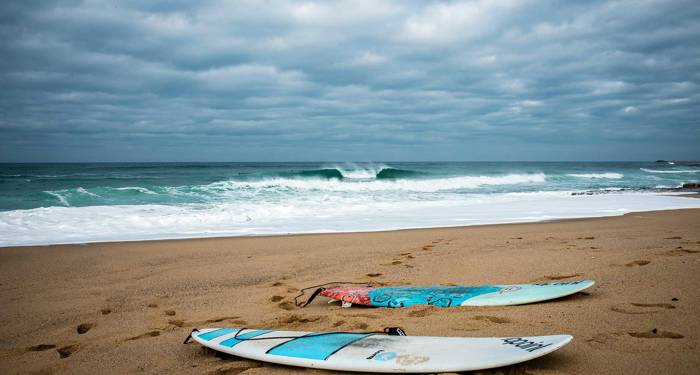 Tag på surfcamp i ericeira i portugal