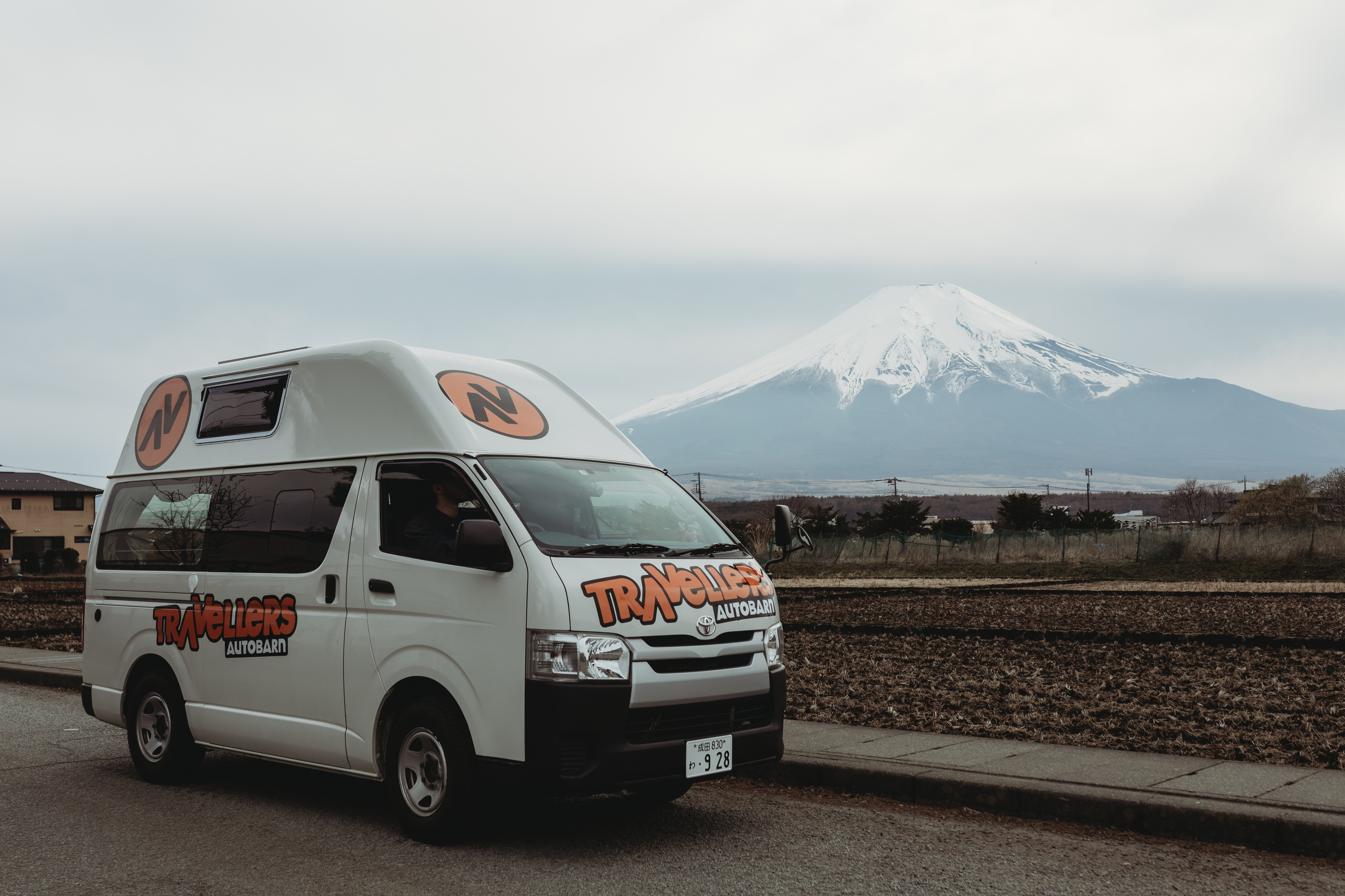 Lej en Kuga autocamper fra Travellers Autobarn i Japan