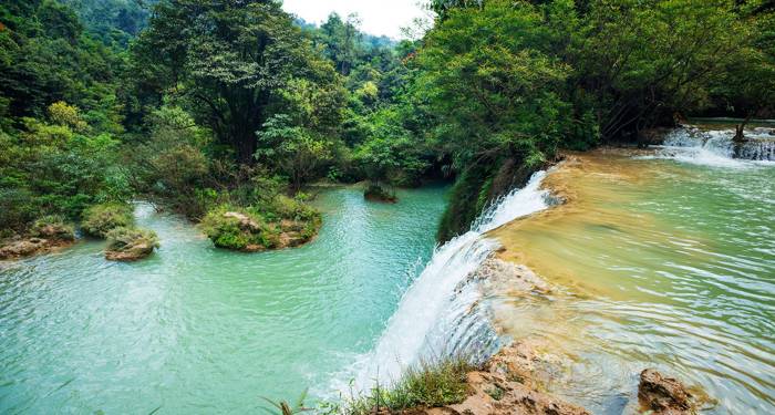 Oplev jungle, camping, vandfald og Umphang wildlife Sanctuary på grupperejse til Thailand