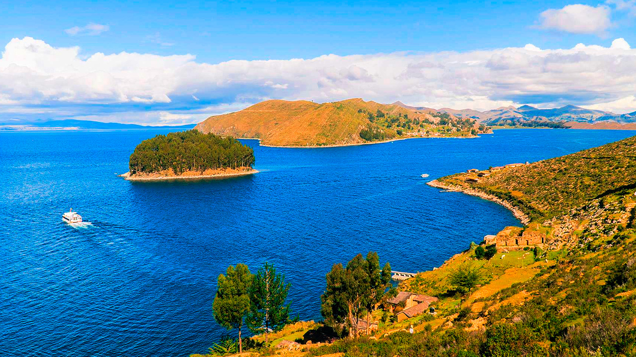 Oplev Lake Titicaca med et Peru Hop buspas