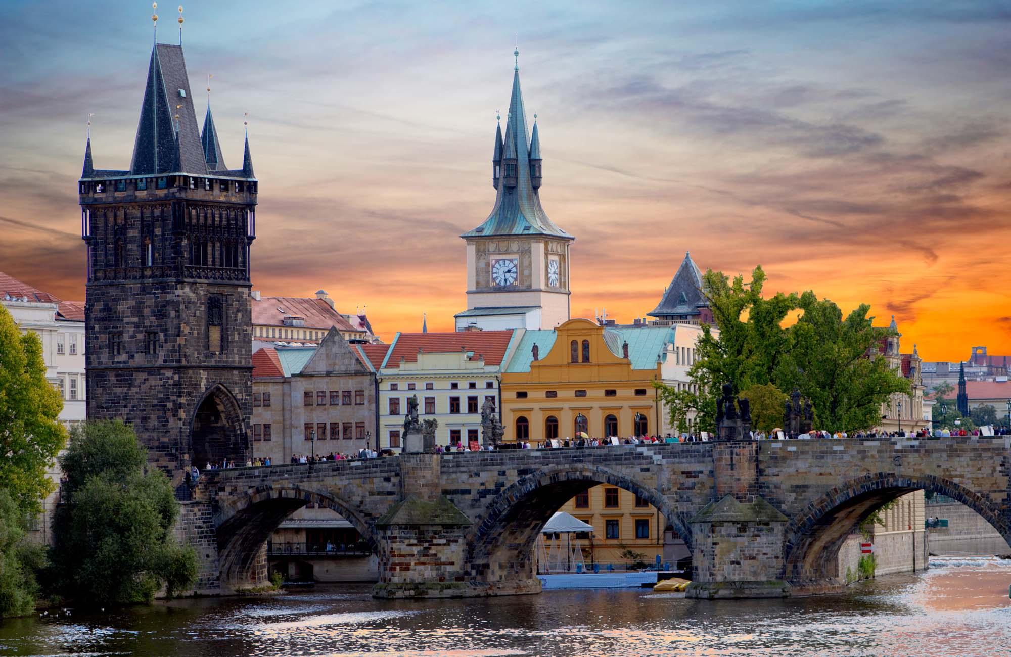 charles bridge i Prag