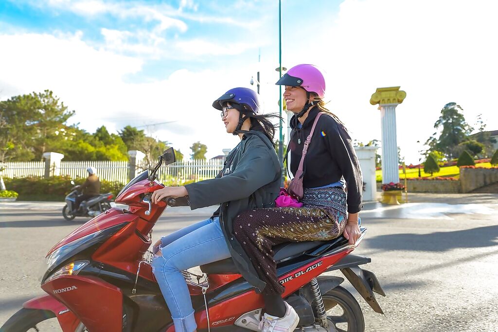 saigon-morning-experience-by-scooter_gallery_full