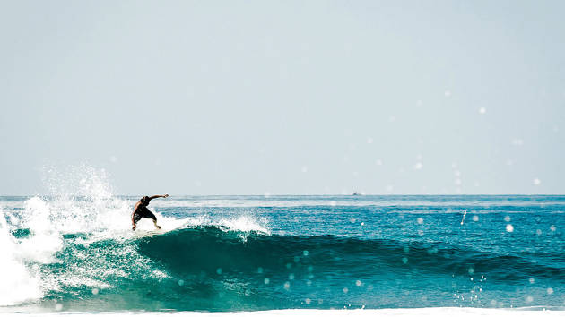 lapoint-surfing-sri-lanka-ocean