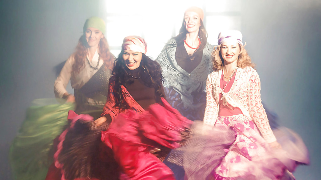 352-excalibur-hungary-budapest-folk-evening