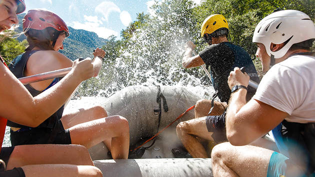 close-up-in-raft-water-slpash-montenegro-adventure_1280x720_for_navi_web