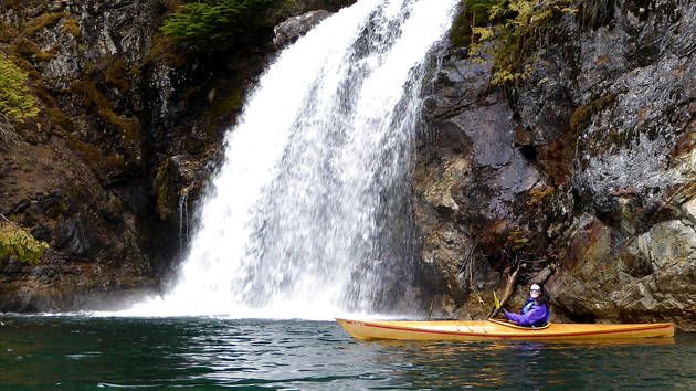 revelstoke-kayaking-wooden-boat-solo-female-waterfall_1280x720_for_navi_web