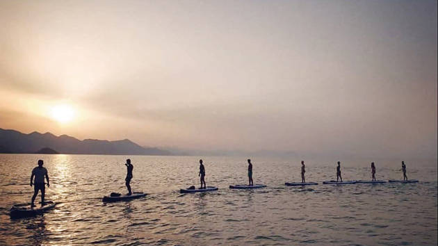 stand-up-paddle-sunset-e1642865686374_1280x720_for_navi_web