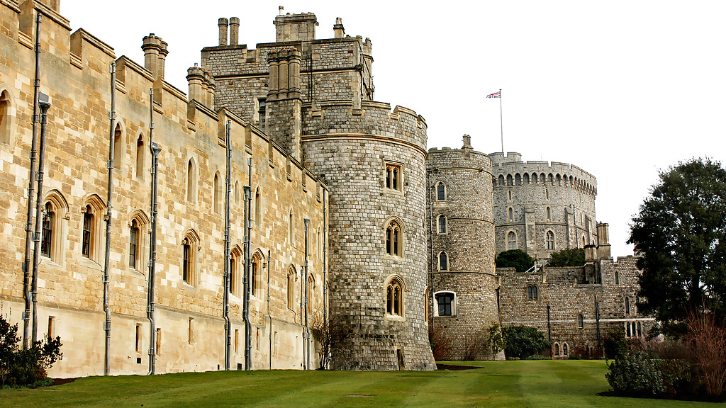 617-axis-globe-london-windsor-castle